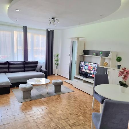 Chic Comfort 1Bdr With Landmark View - Concerthall Boekarest Buitenkant foto