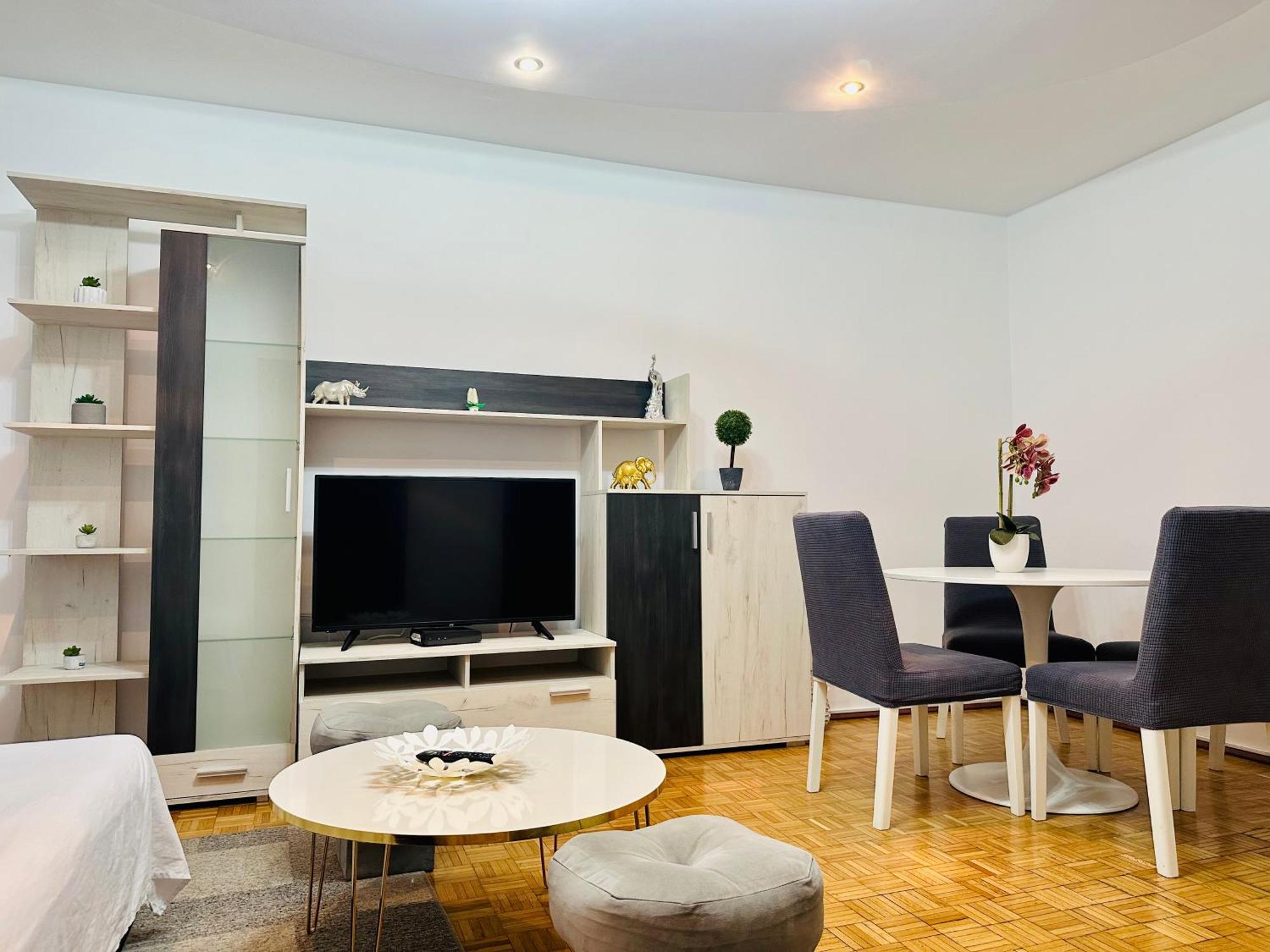 Chic Comfort 1Bdr With Landmark View - Concerthall Boekarest Buitenkant foto