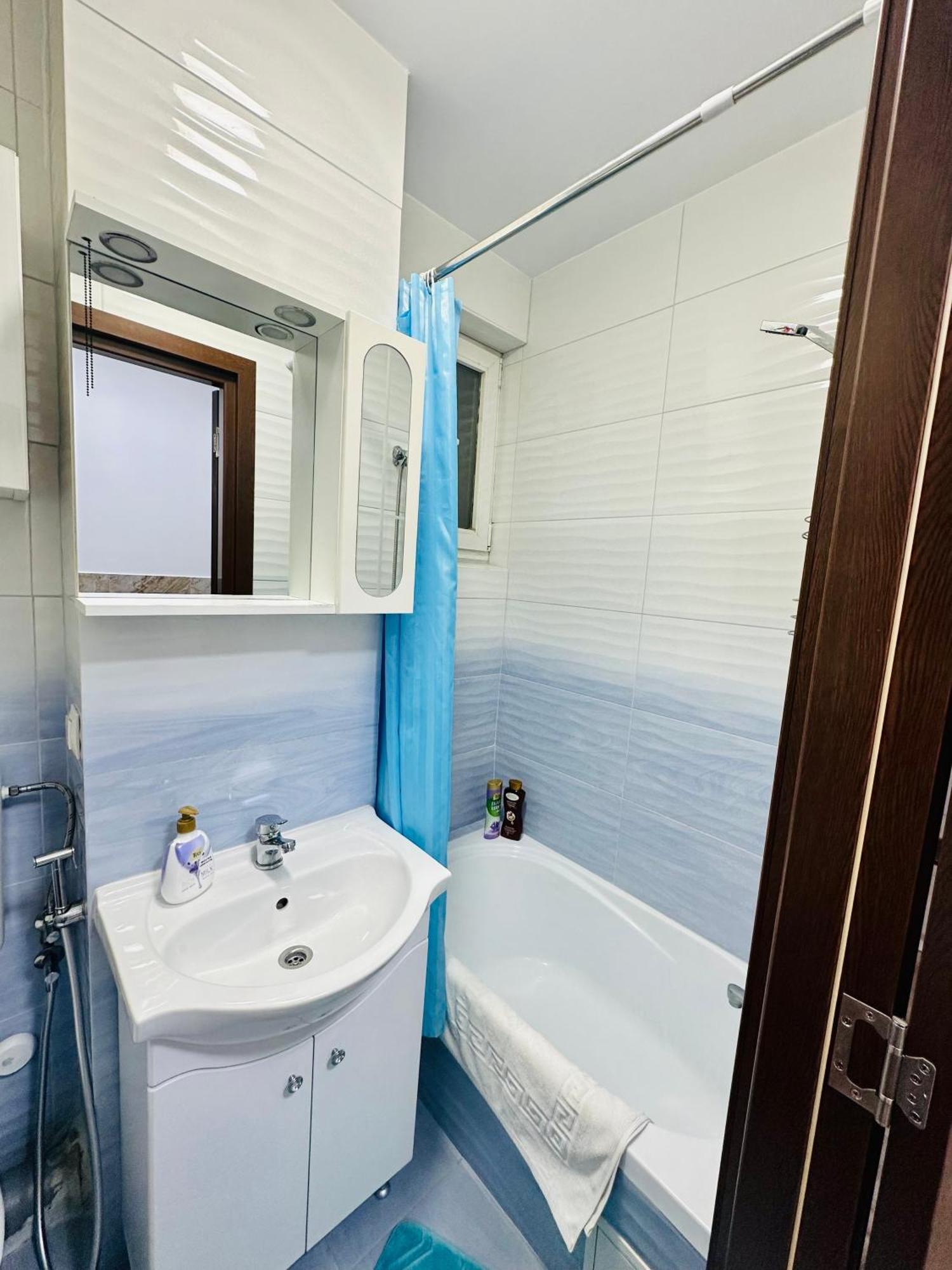 Chic Comfort 1Bdr With Landmark View - Concerthall Boekarest Buitenkant foto
