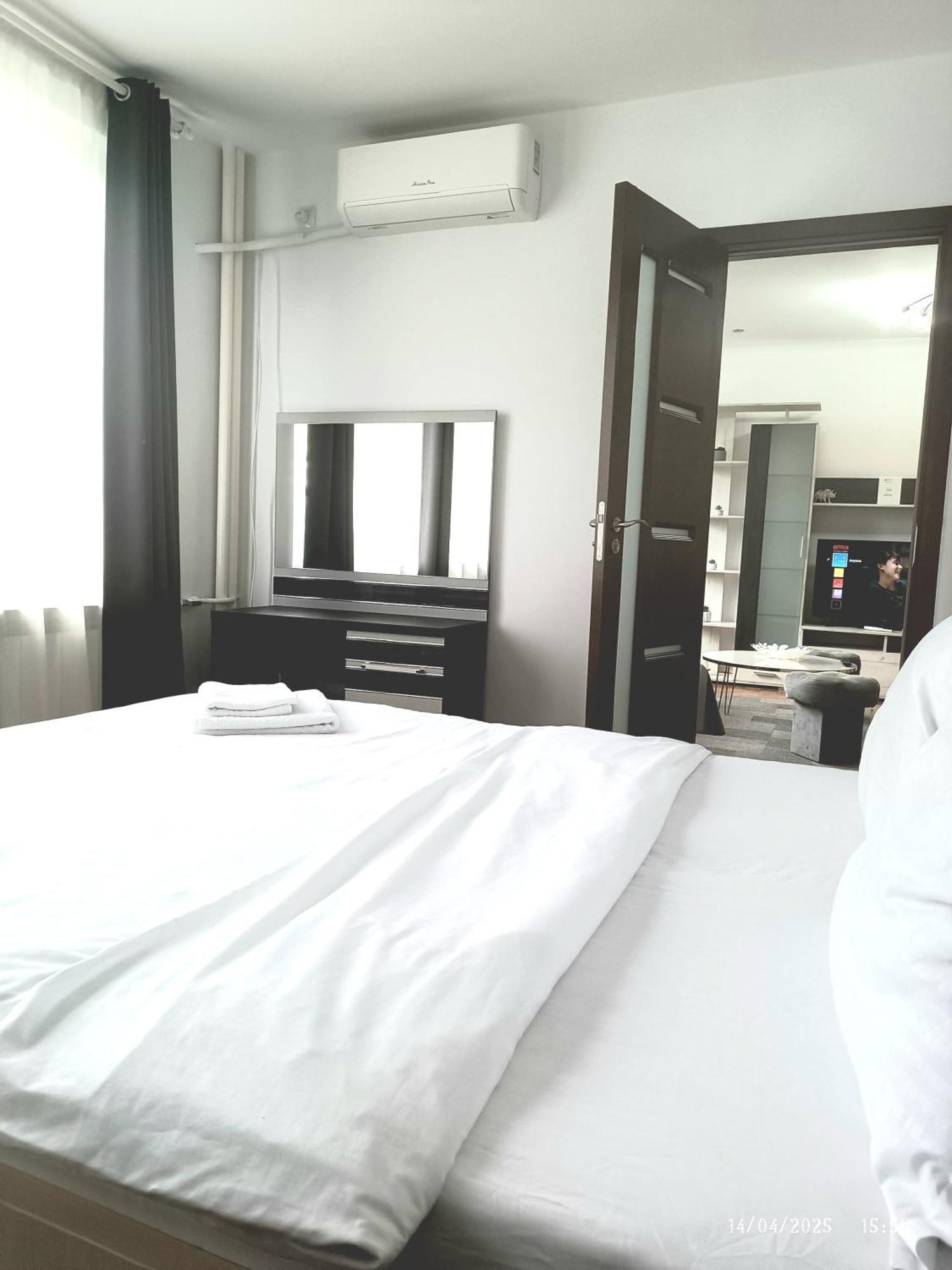 Chic Comfort 1Bdr With Landmark View - Concerthall Boekarest Buitenkant foto