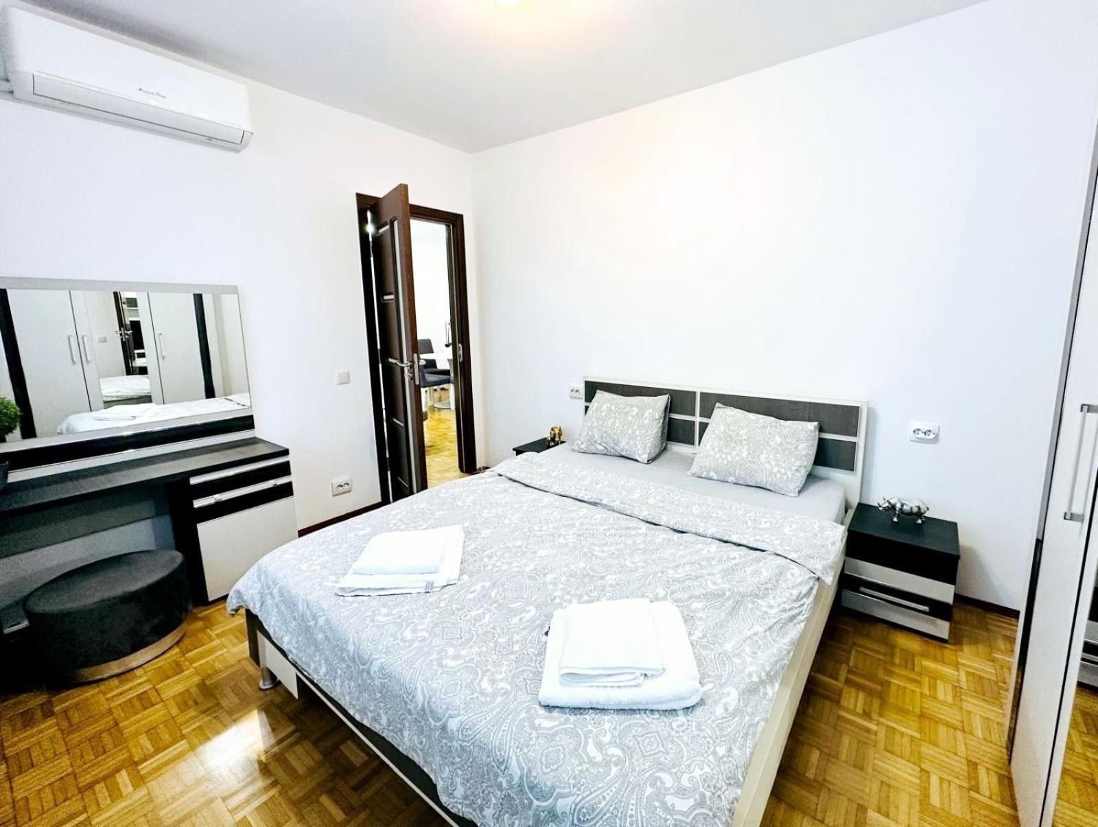 Chic Comfort 1Bdr With Landmark View - Concerthall Boekarest Buitenkant foto